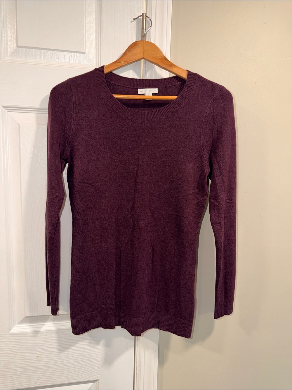New York & Company Plum Long-Sleeve Crewneck Top